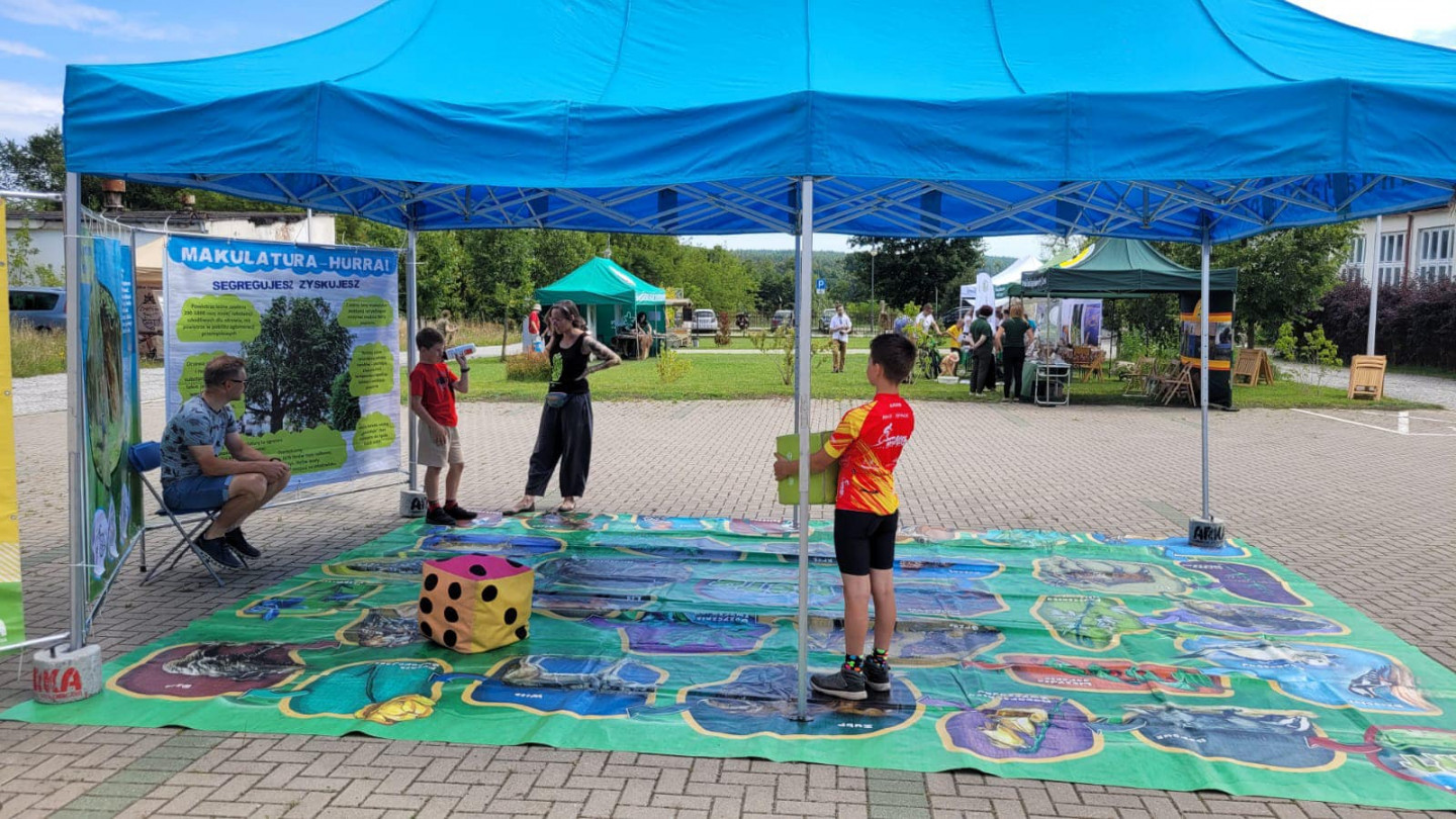 Żyjące książki na pikniku w Supraślu